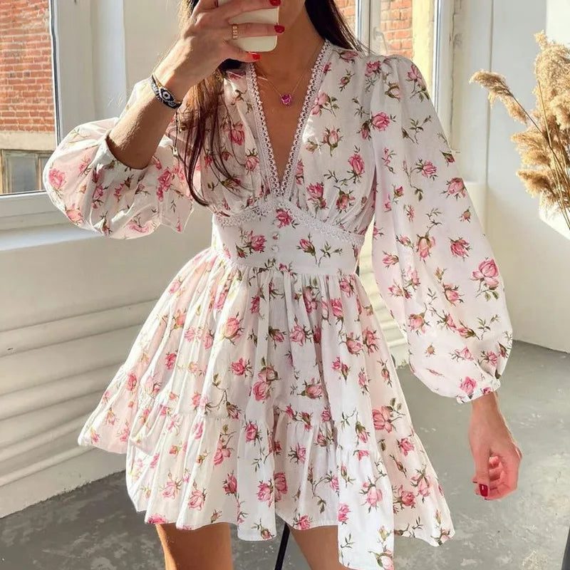 Robe Courte à Fleurs Femme – Col Plongeant et Manches Longues Bouffantes
