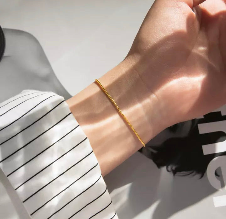 Bracelet Minimaliste avec Fermoir Serpent | Bändchen Armband Tendance