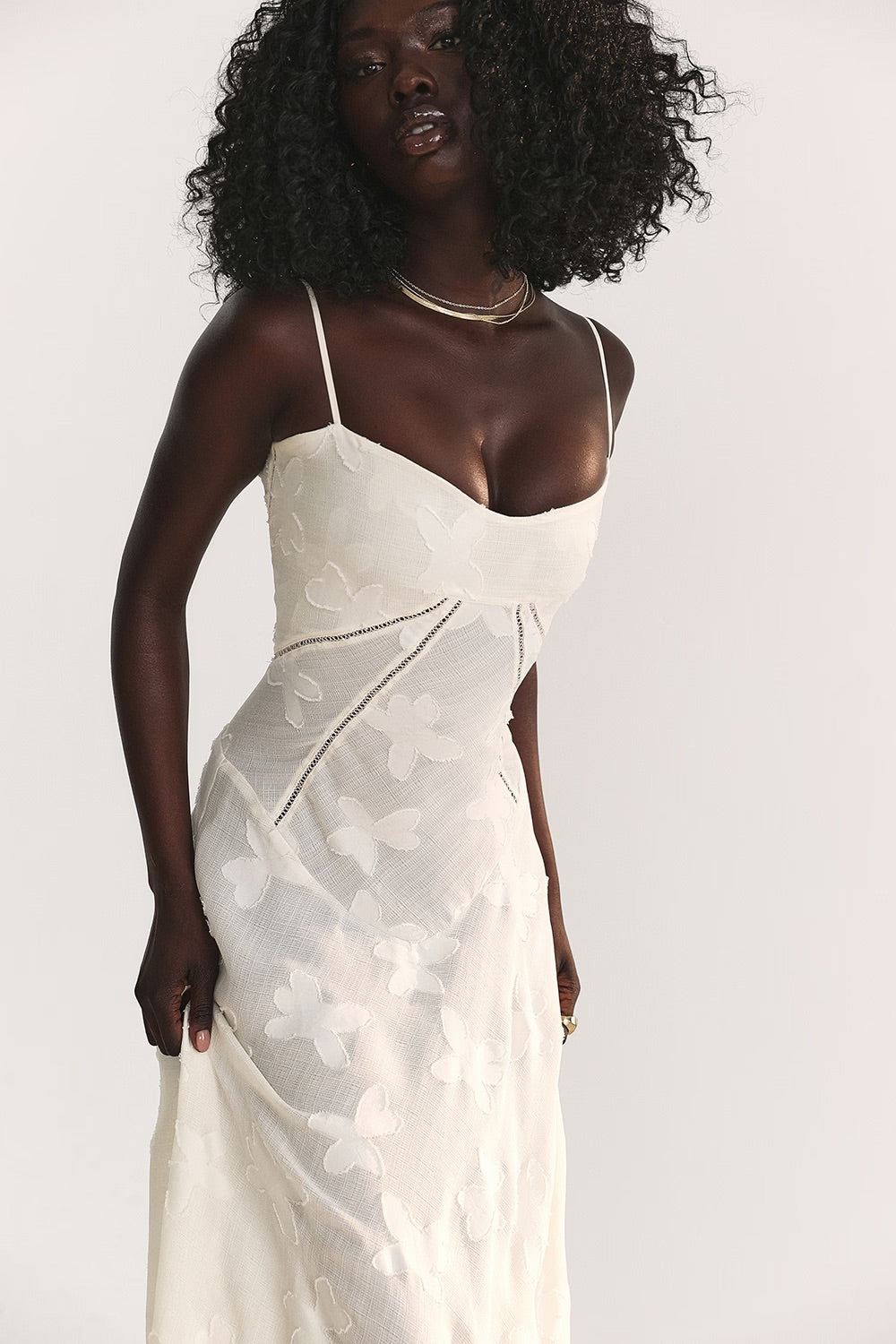 Robe Romantique en Dentelle Vintage avec Tissu Lamé Scintillant – Élégance et Raffinement pour Occasions Spéciales