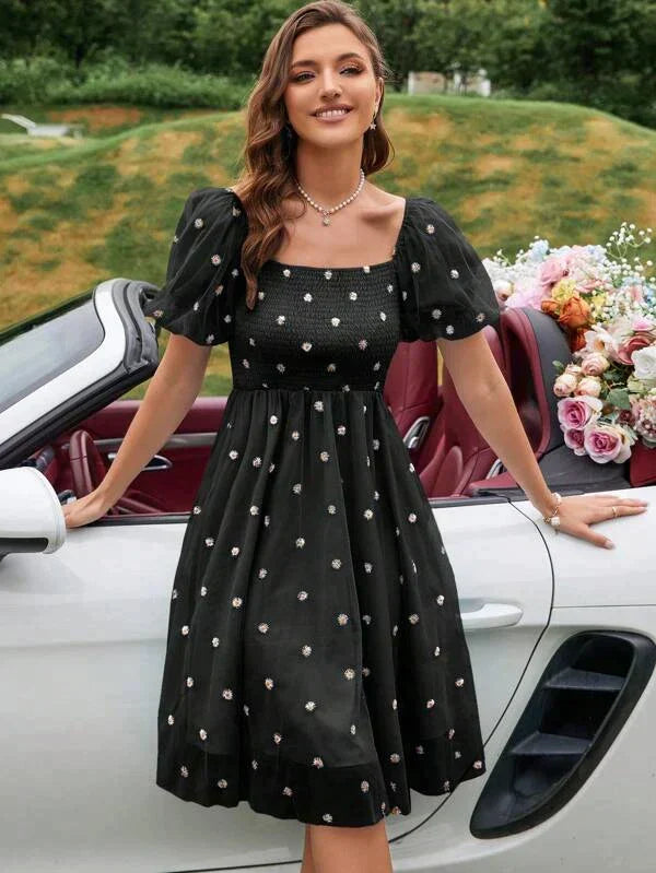 Robe Courte Brodée Femme – Manches Bouffantes & Smocks – Style Romantique Printanier
