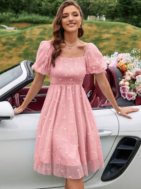 Robe Courte Brodée Femme – Manches Bouffantes & Smocks – Style Romantique Printanier