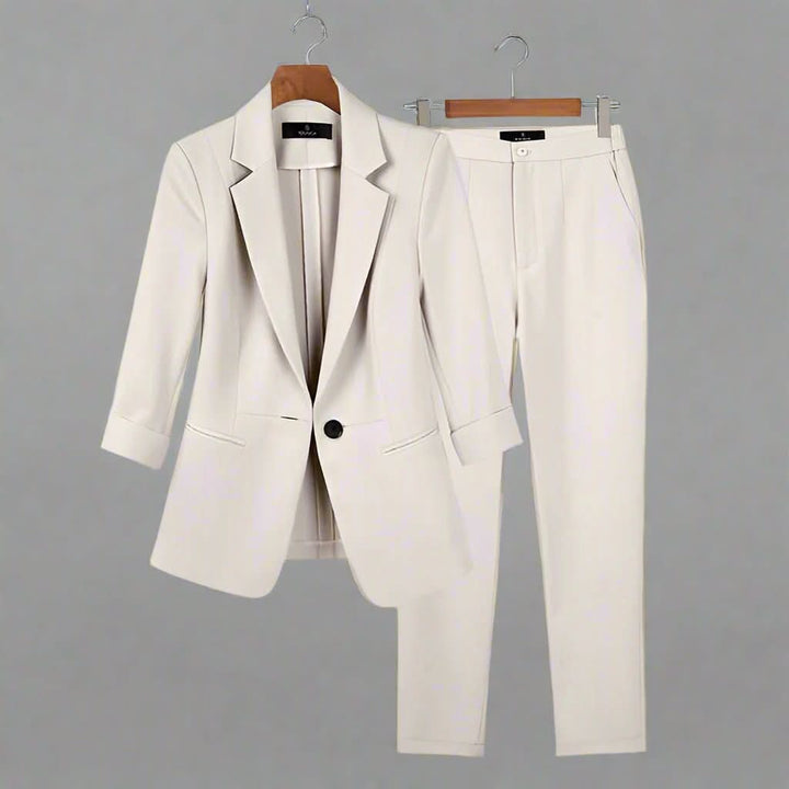 Ensemble blazer et pantalon chic, ajusté et intemporel pour femme