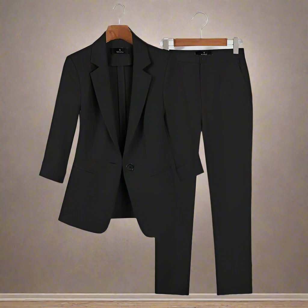 Ensemble blazer et pantalon chic, ajusté et intemporel pour femme