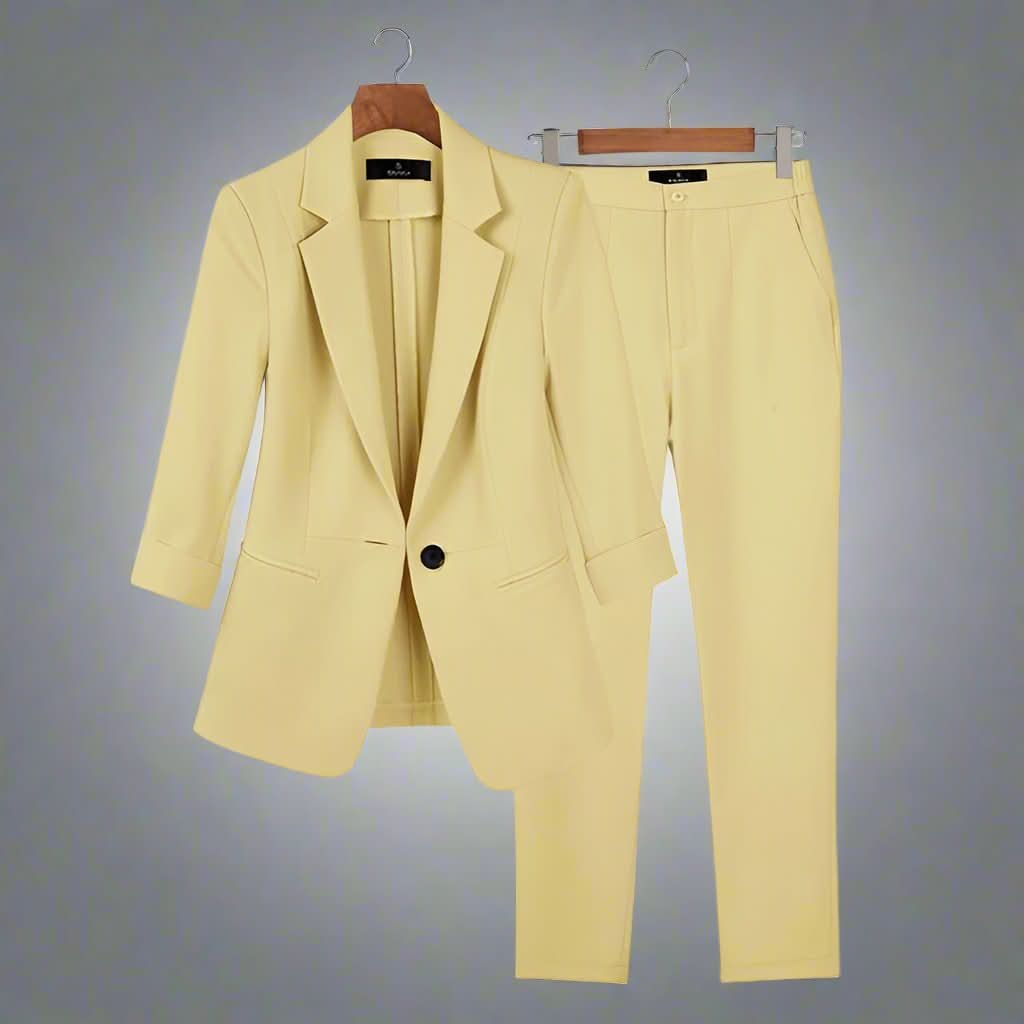 Ensemble blazer et pantalon chic, ajusté et intemporel pour femme