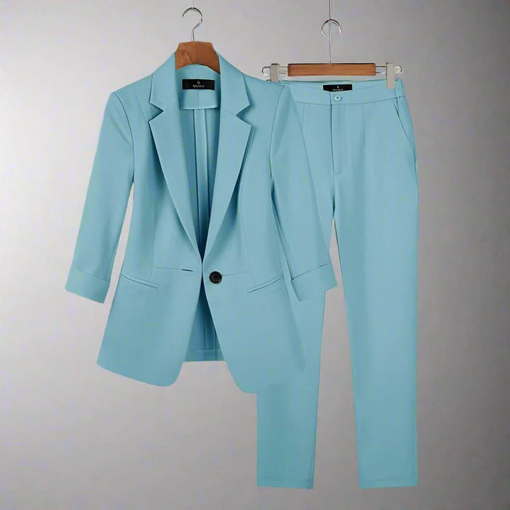 Ensemble blazer et pantalon chic, ajusté et intemporel pour femme