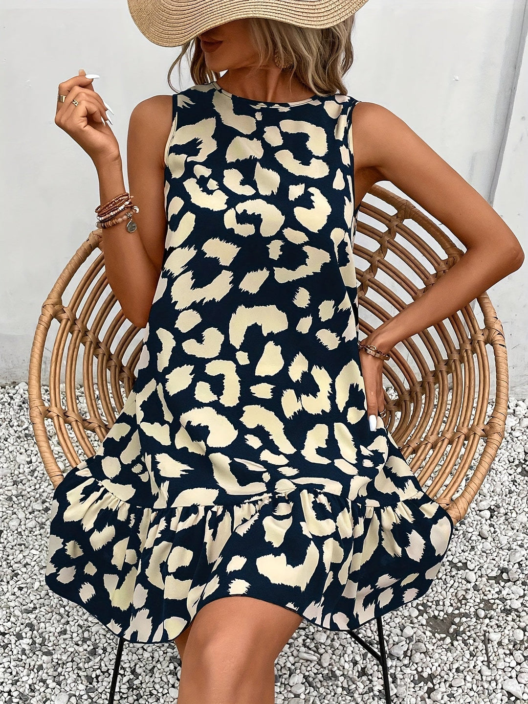 Vestito elegante con stampa leopardata e dettaglio sulla schiena