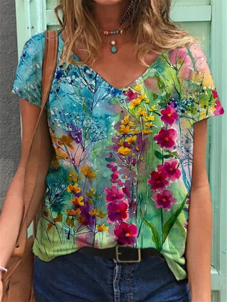 T-Shirt mit V-Ausschnitt und floraler Kunstmalerei