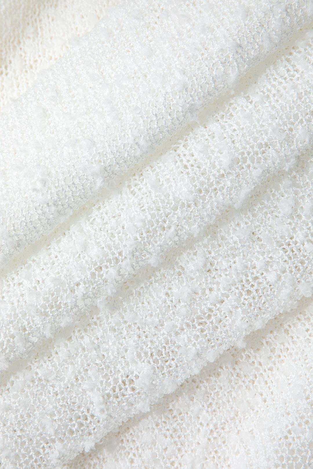 Robe sans manches avec les épaules découvertes.