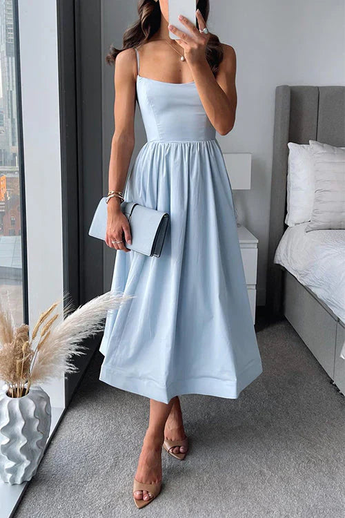 Midi-Kleid mit Spaghettiträgern und tailliertem Schnitt