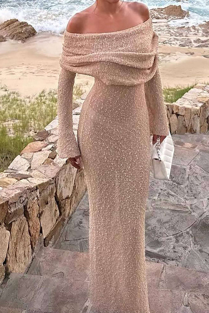 Robe sans manches avec les épaules découvertes.
