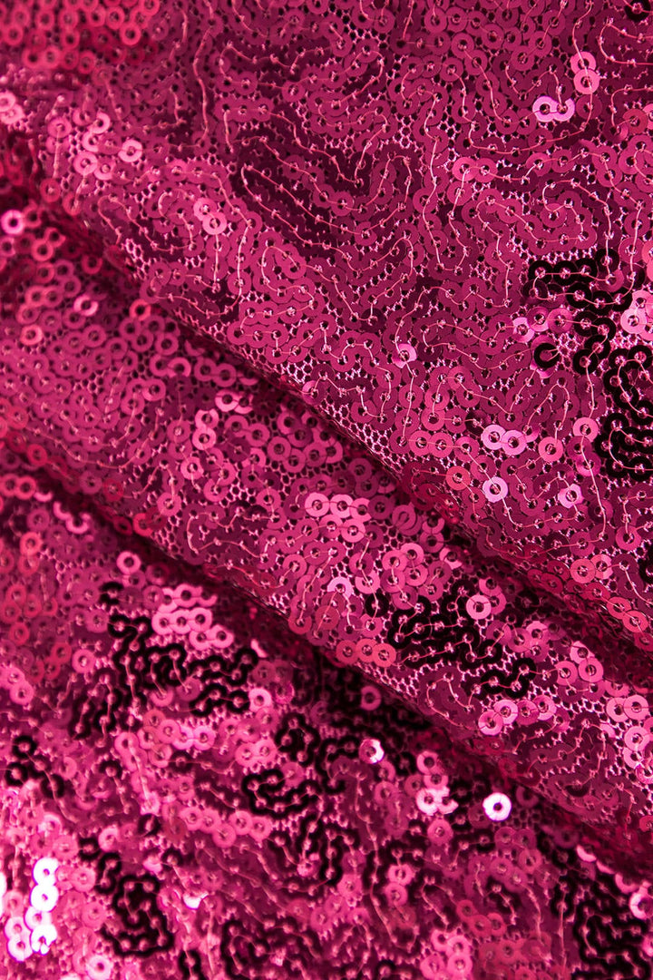 Robe sans manche à paillettes et plumes pour soirée élégante