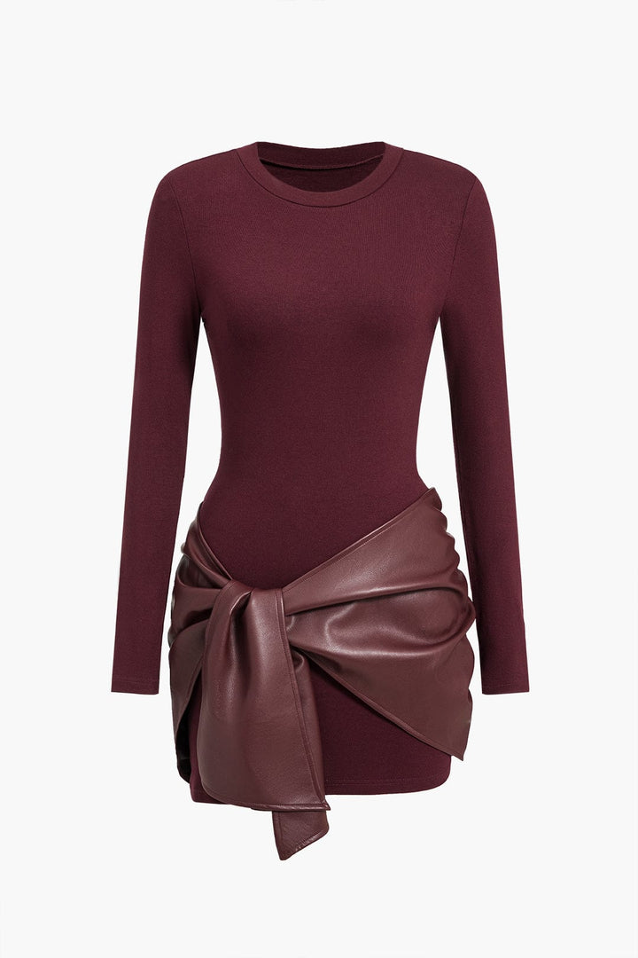 Mini robe à col rond en similicuir