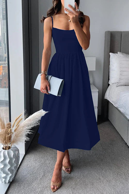 Midi-Kleid mit Spaghettiträgern und tailliertem Schnitt