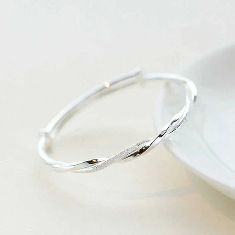 Elegant and captivating silver bracelet - Trendy jewelry for women