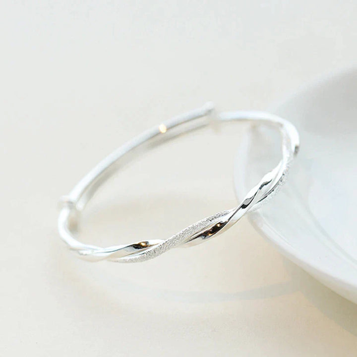Elegant and captivating silver bracelet - Trendy jewelry for women