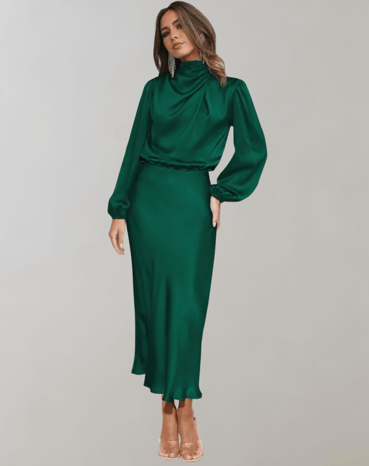 Robe en tissu satinée