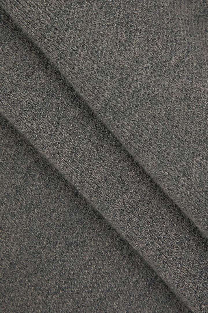 Minijupe courte en tricot uni classique.