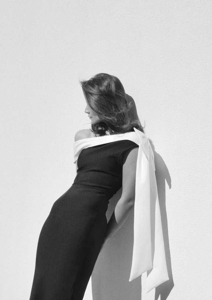 Robe Midi Lyriel One-Shoulder à Nœud Papillon et Fente Latérale