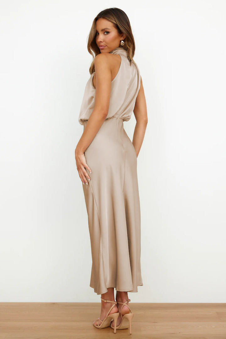 Robe Midi Femme Élégante – Robe Satinée Col Haut Drapé pour Soirée ou Occasion Spéciale