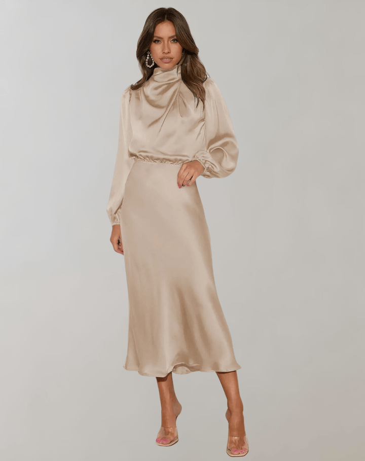 Robe en tissu satinée