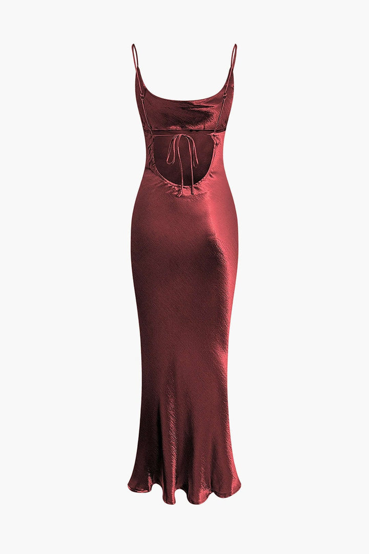 Robe longue style sirène avec décolleté bénitier.