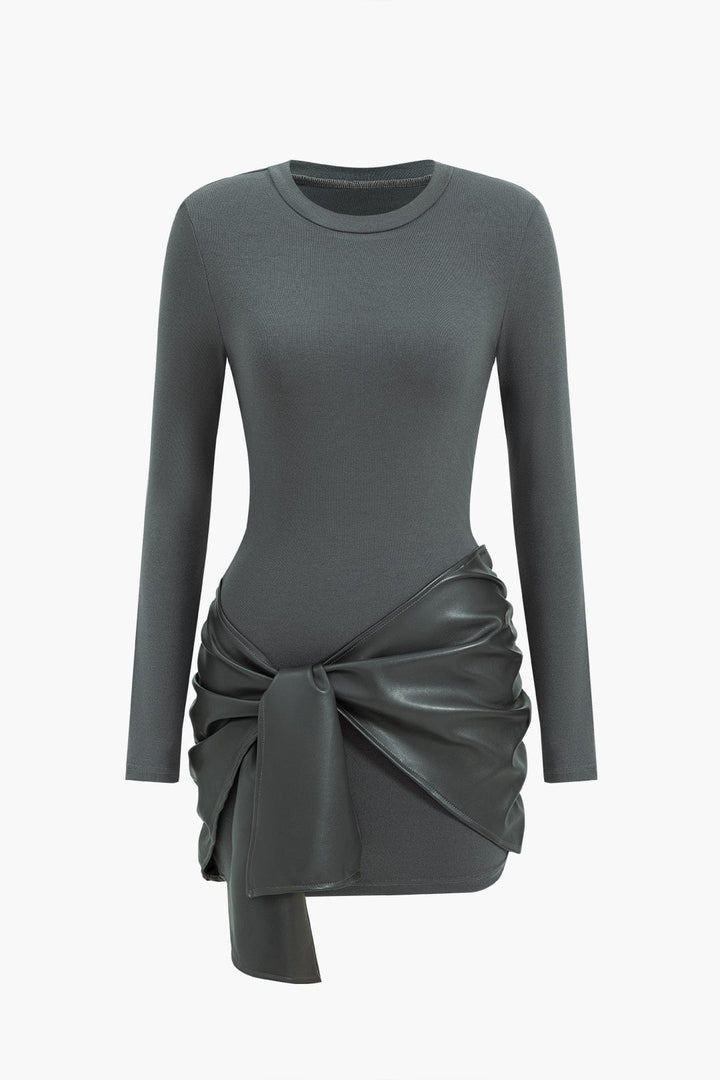Mini robe à col rond en similicuir