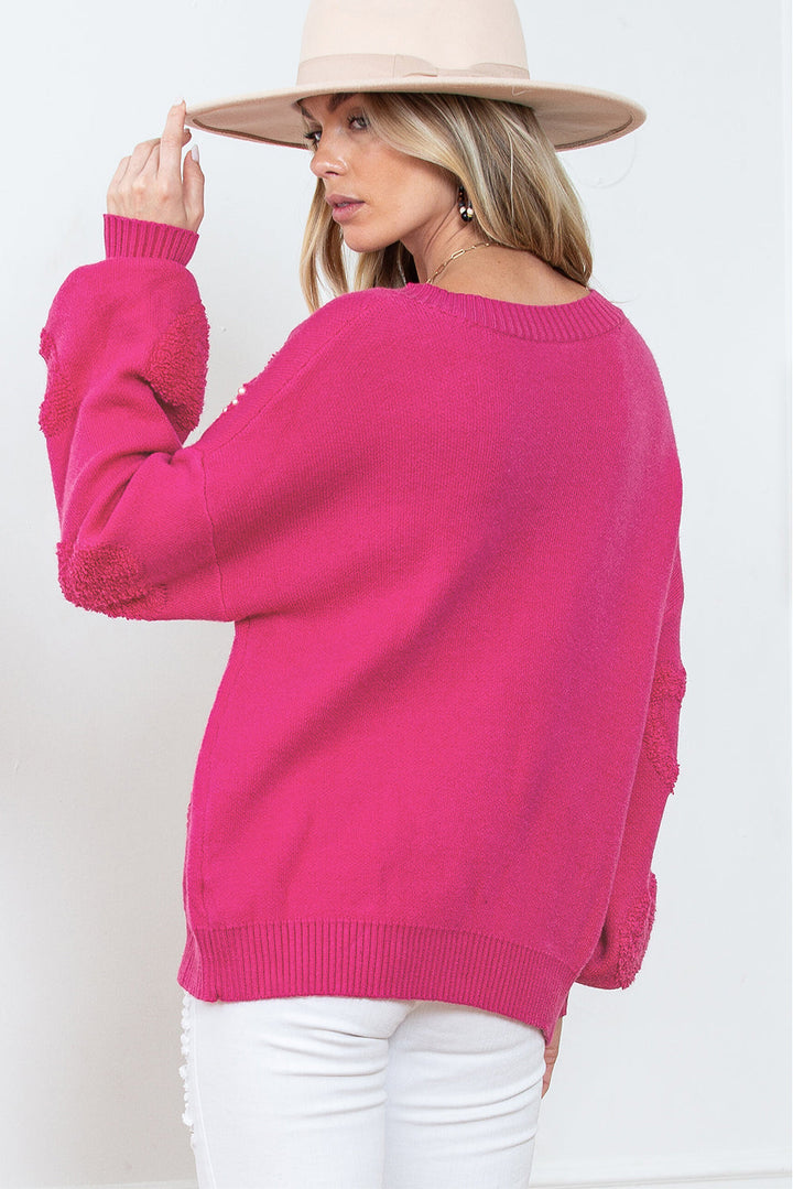 Solène – Pull rose avec col en V et détails en forme de cœur