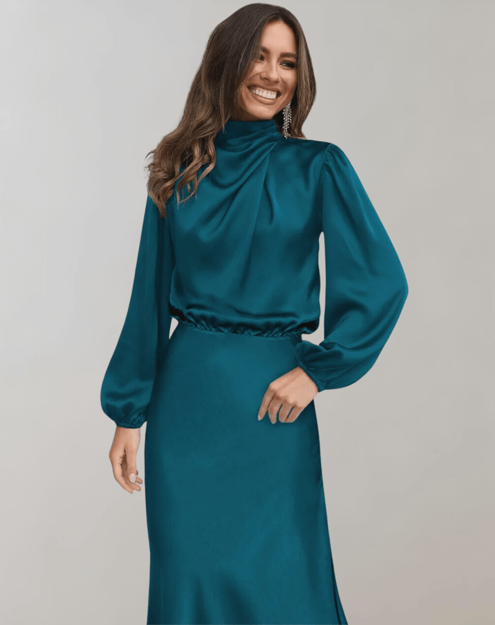 Robe en tissu satinée