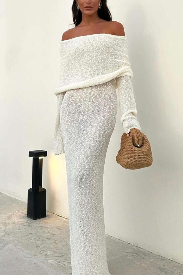 Robe sans manches avec les épaules découvertes.