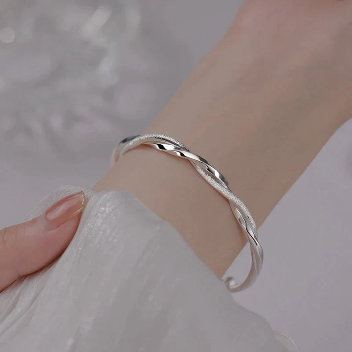 Elegant and captivating silver bracelet - Trendy jewelry for women