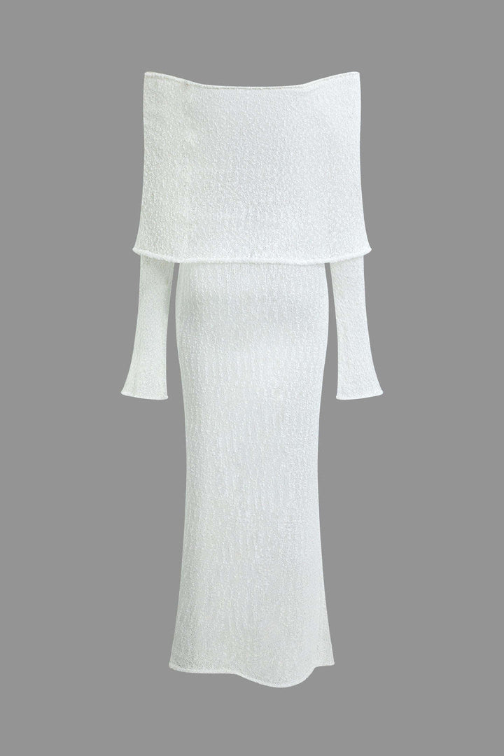 Robe sans manches avec les épaules découvertes.