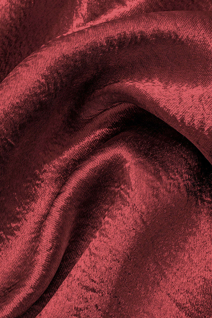 Robe longue style sirène avec décolleté bénitier.