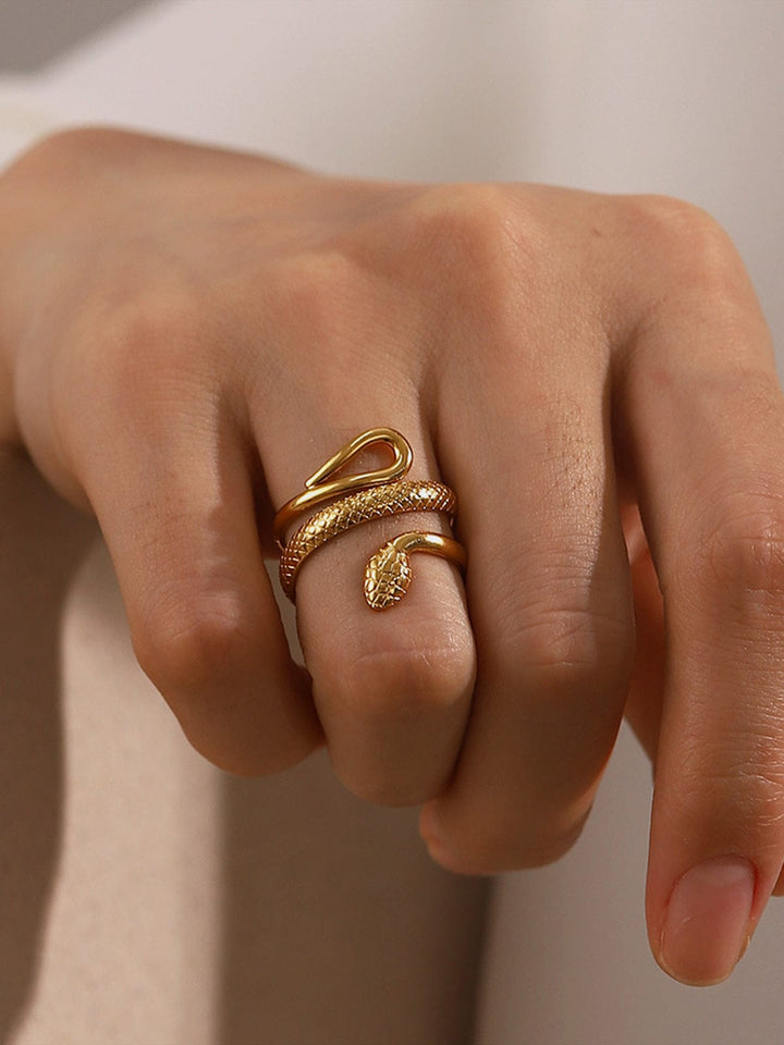 Bague en forme de serpent, réglable.