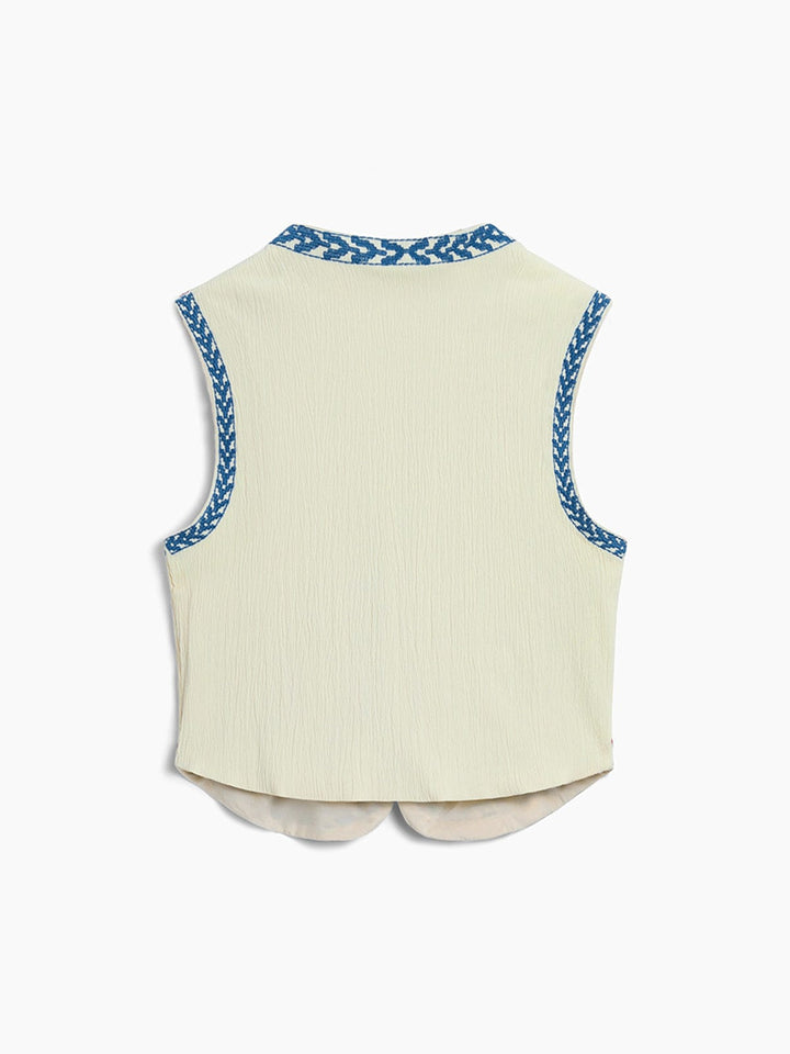 Veste ornée de broderies florales