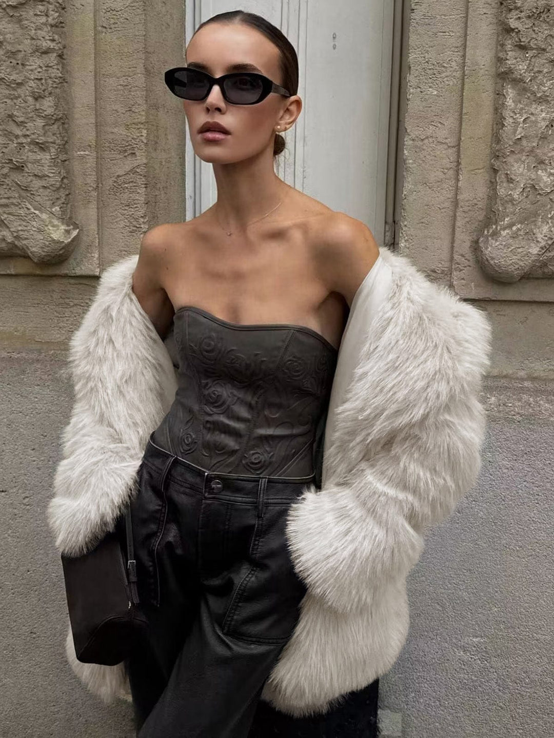 Manteau en imitation fourrure avec un col volumineux