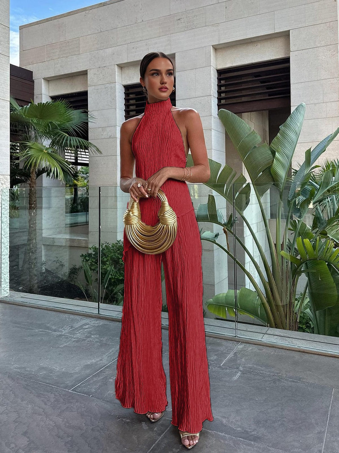Ensemble avec haut dos-nu et pantalon plissé