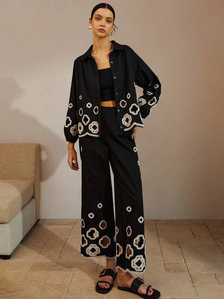Pantalon Court en Coton avec Broderie Élégante – Style Décontracté