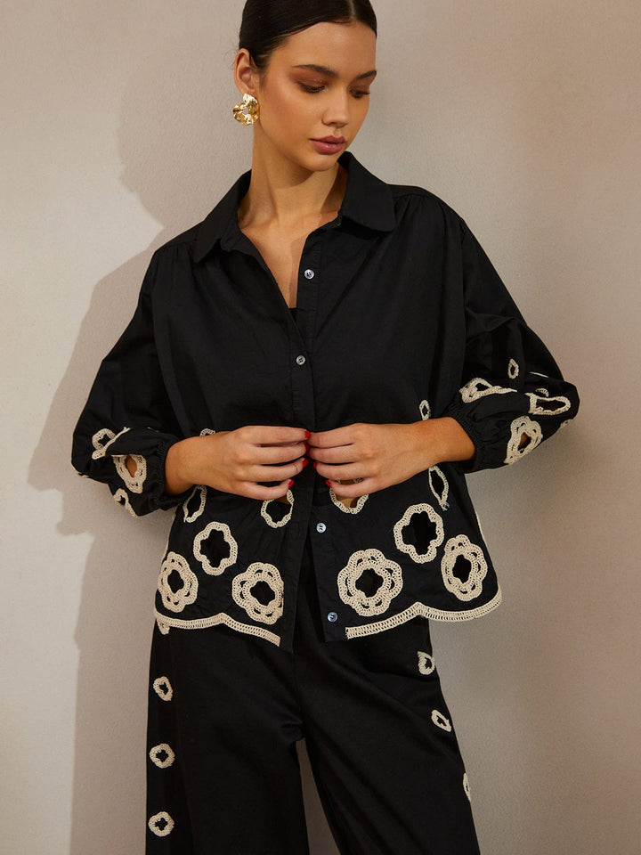 Blouse à rond ouvert brodée