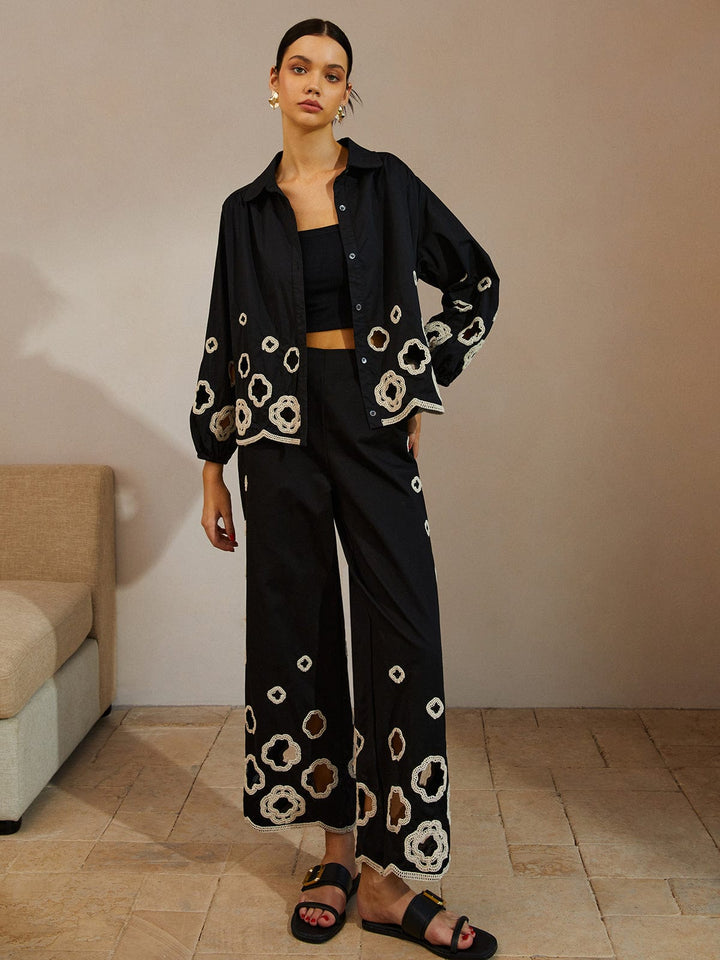 Blouse à rond ouvert brodée