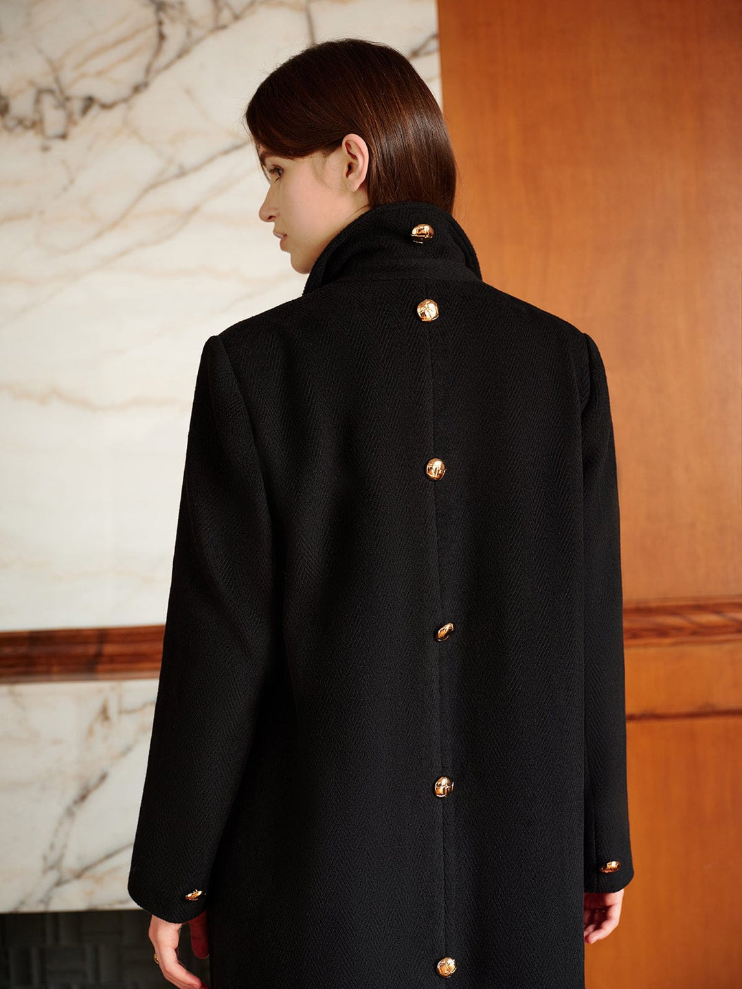 Manteau en laine à col revers.