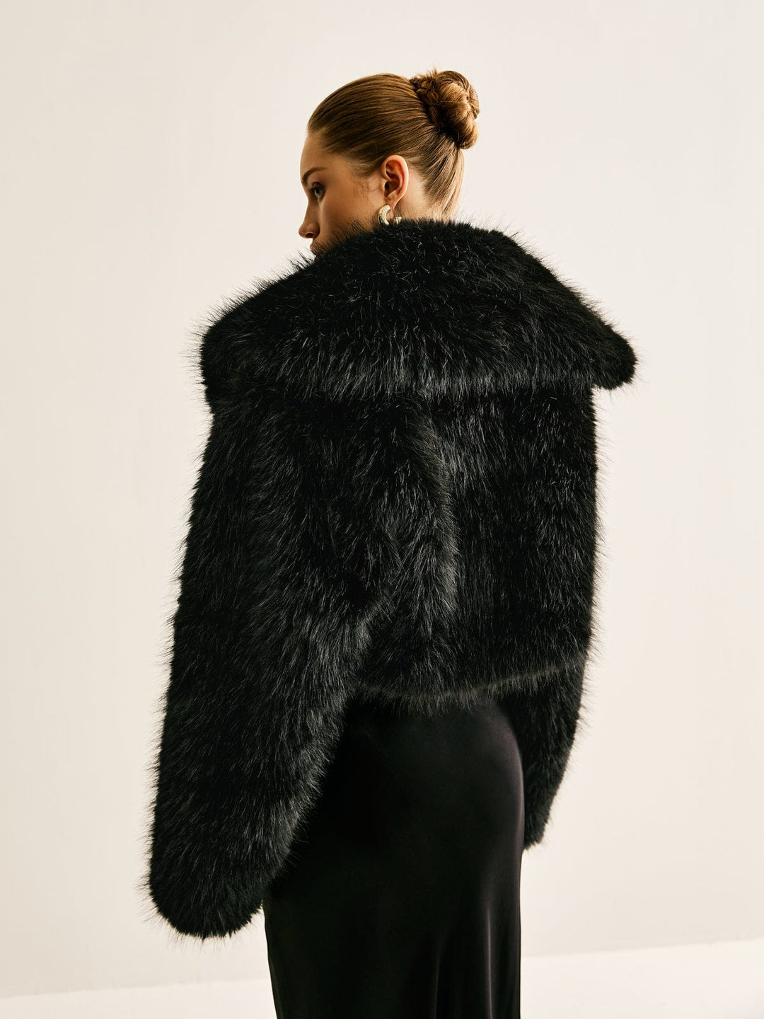 Manteau Court en Fausse Fourrure Élégant – Parfait pour les Fêtes