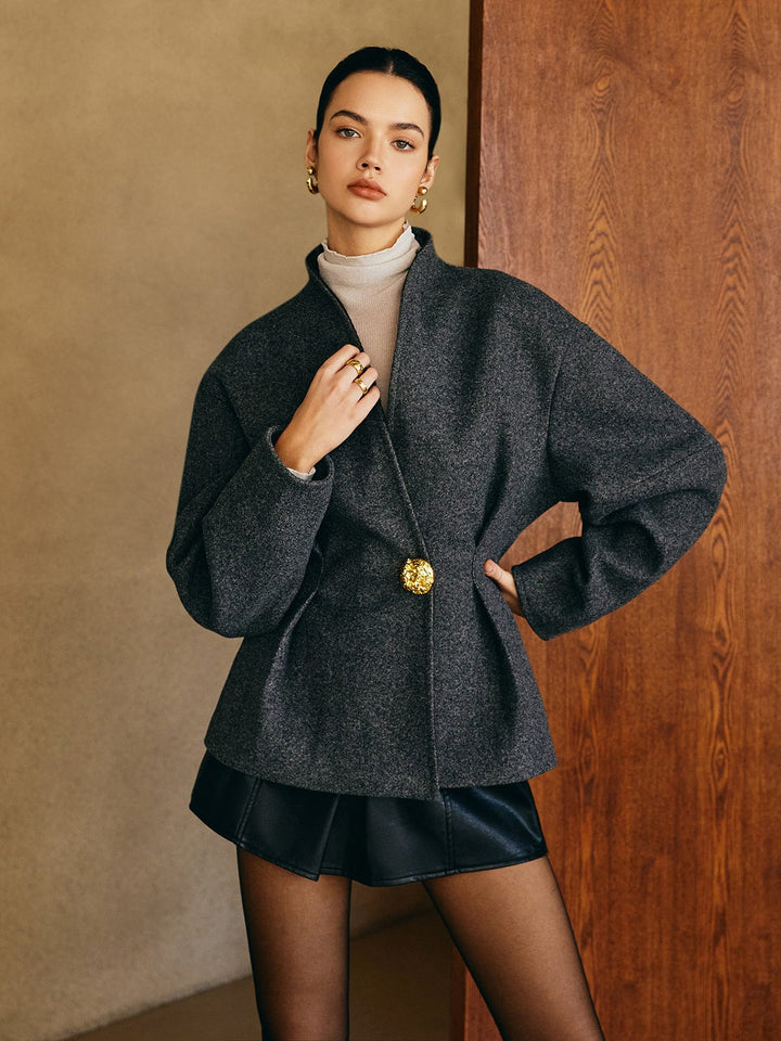 Veste épurée sans ceinture.