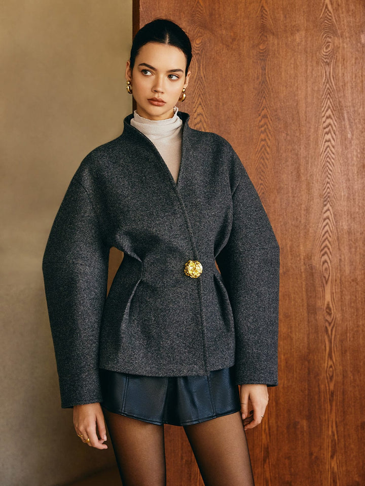 Veste épurée sans ceinture.