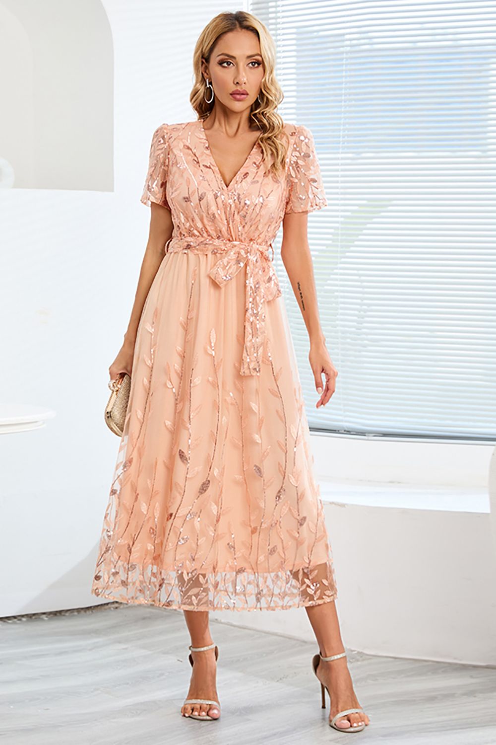 Formelles und raffiniertes Sommerkleid