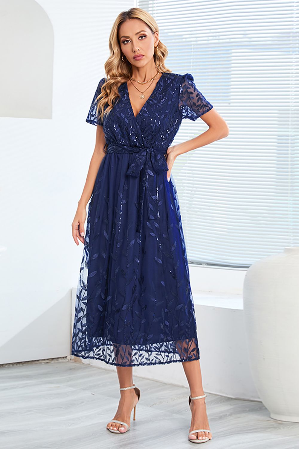 Formelles und raffiniertes Sommerkleid