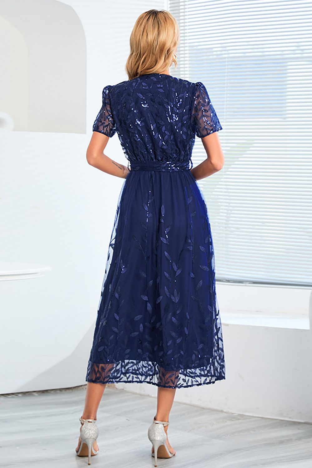 Formelles und raffiniertes Sommerkleid