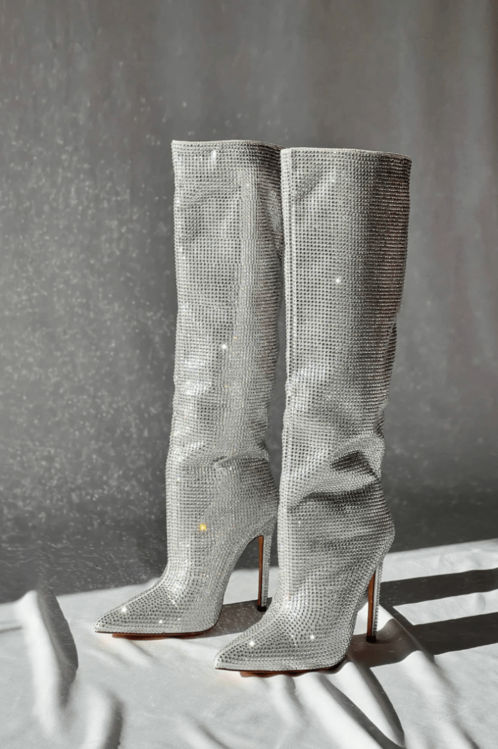 Des bottes à talons brillants