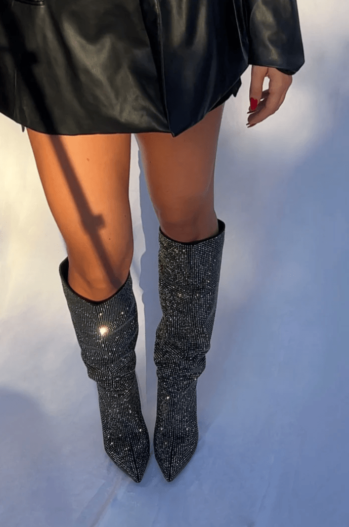 Des bottes à talons brillants