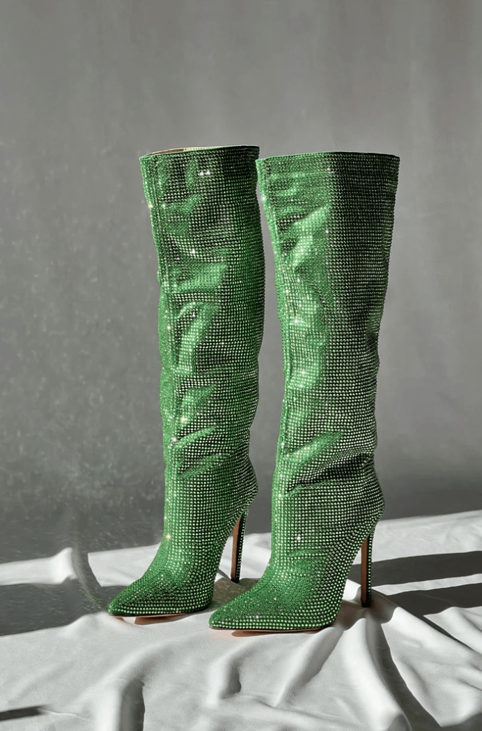 Des bottes à talons brillants