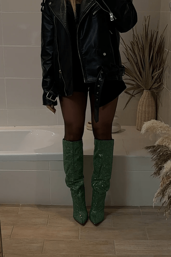 Des bottes à talons brillants